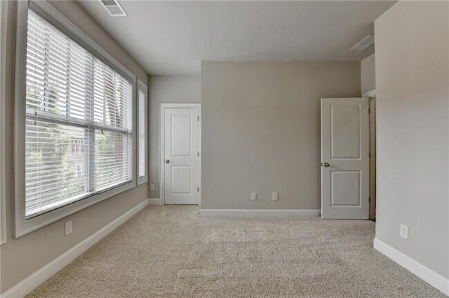 Building Photo - 5240 Cresslyn Rdg