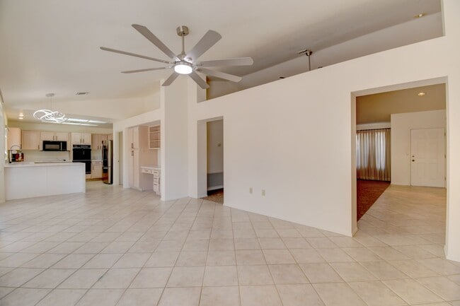 Building Photo - 2433 Sunup Dr