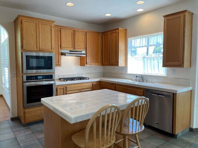 Building Photo - 2,199 Square Foot Beautiful 4-Bedroom Home | 2,199 Sq. Ft. | Prime Rincon Valley Location