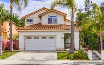 Building Photo - 3 Bed 2.5 Bath in Beautiful Community in V...