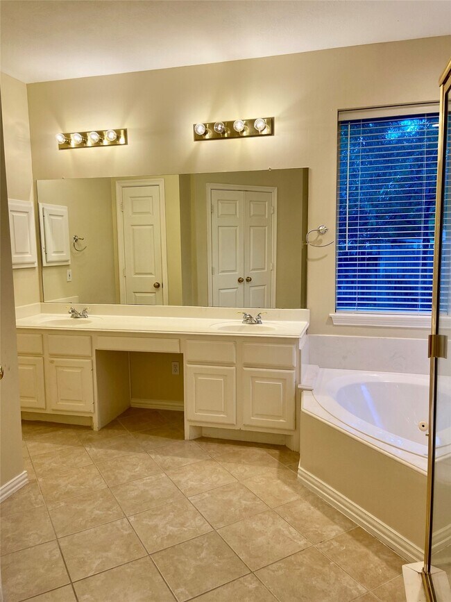 Building Photo - 2915 Sycamore Tree Ct