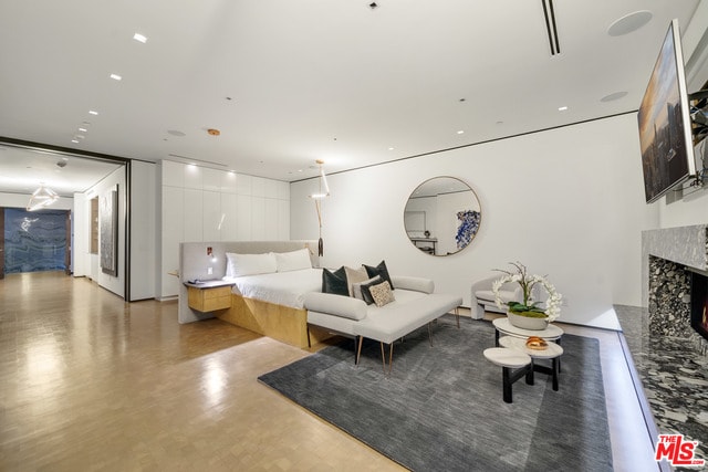 Building Photo - 809 N Rexford Dr