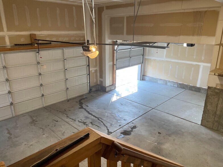 3 Car garage - 706 S 600 E