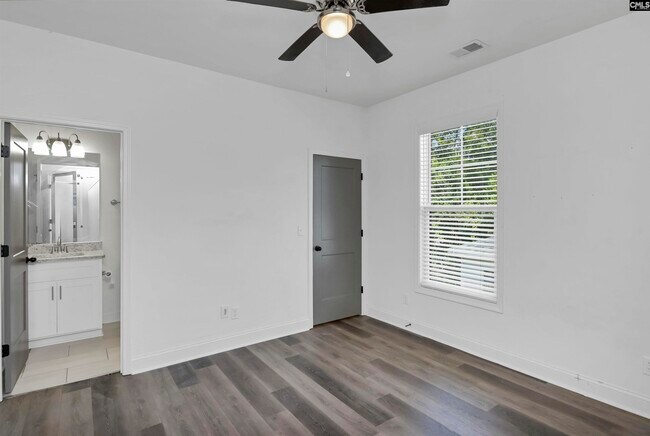 Building Photo - 2035 Rosewood Dr