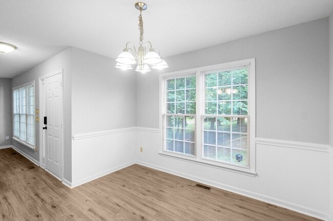 Building Photo - Spacious 2-Story Home with Finished Basement!