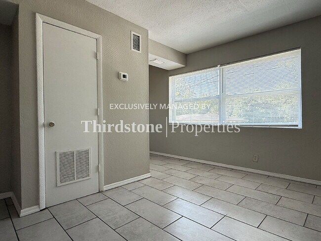 Building Photo - 1437 W 26th St