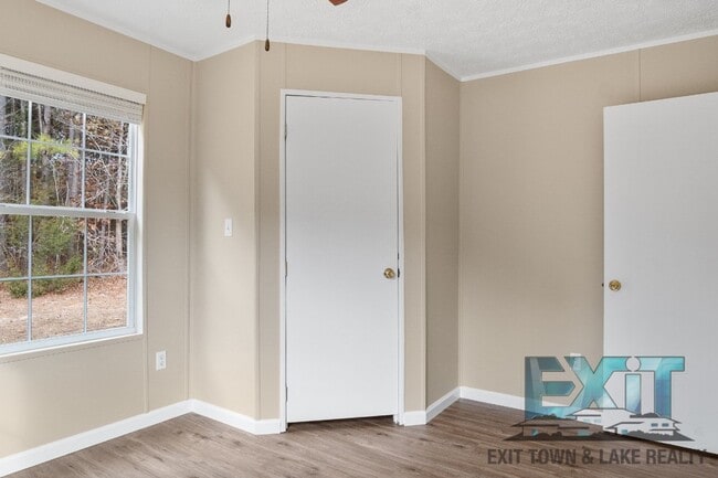 Building Photo - Beautiful Fully Renovated 3 Bed 2 Bath Home