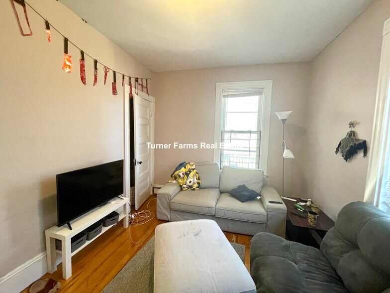 Building Photo - 803 Parker St