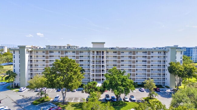 Building Photo - 3091 N Course Dr