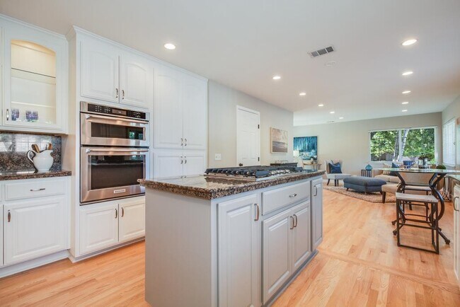 Building Photo - 2461 Plummer Ave