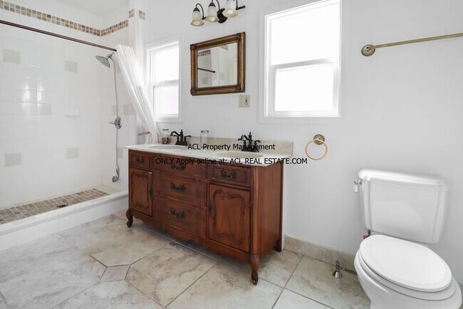 Building Photo - Nicely Located, Pet Friendly, Lake Merritt area home for rent