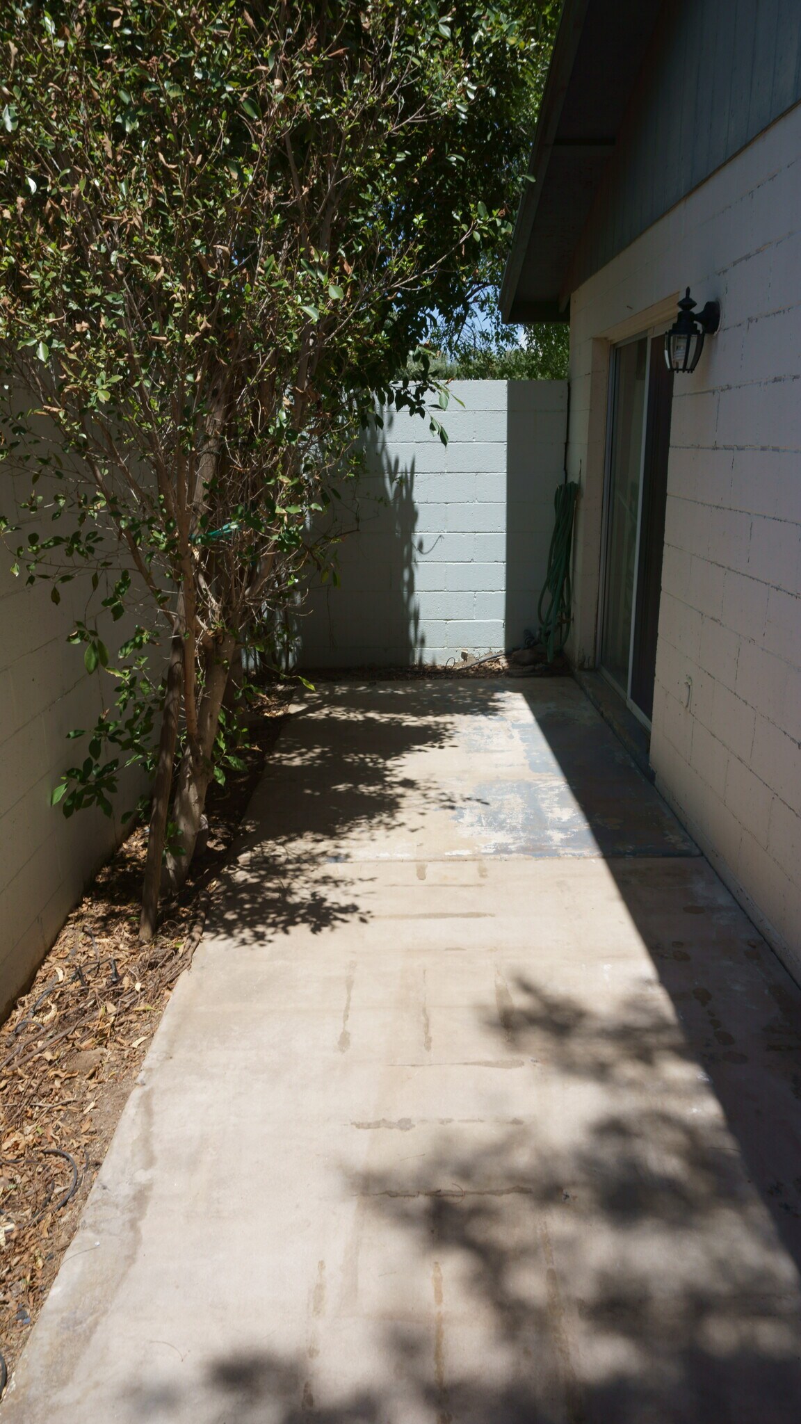 Building Photo - 3304 S Parkside Dr