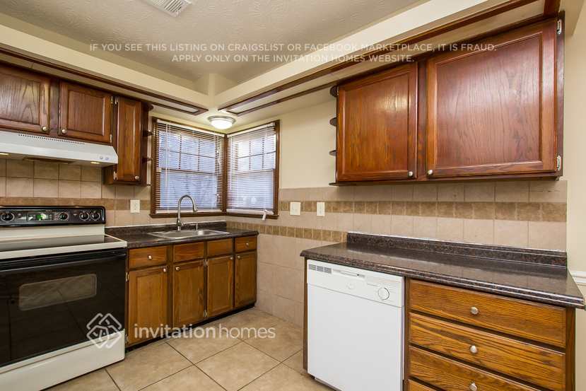 Building Photo - 2080 Hunters Cove Dr