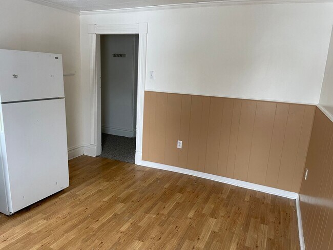 Building Photo - 413 E Garfield Ave