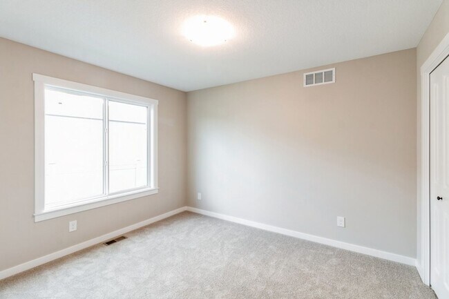 Building Photo - PRIVATE BACKYARD!! 4 Bedroom, 3 Bath Home in Ankeny