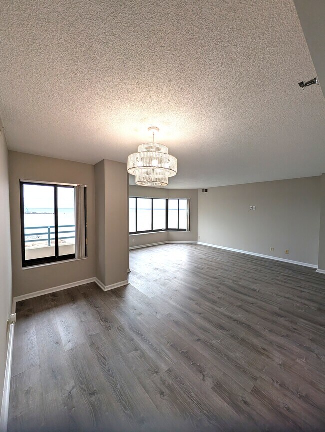 Building Photo - 7505 River Rd