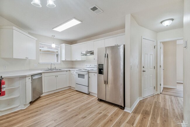 Building Photo - 2037 Marquesas Ln