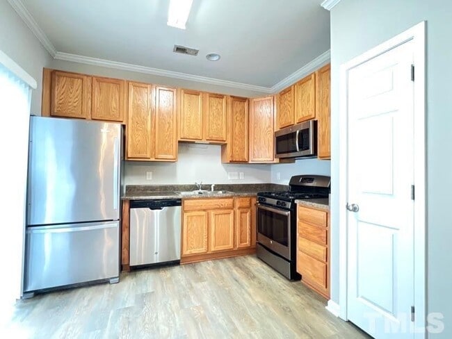 Building Photo - End Unit Townhome for Rent