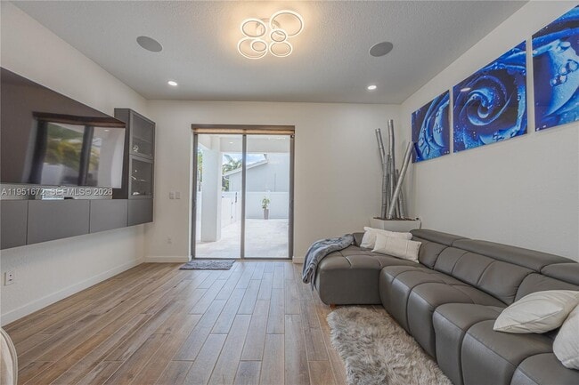 Building Photo - 7126 Rockwood Rd