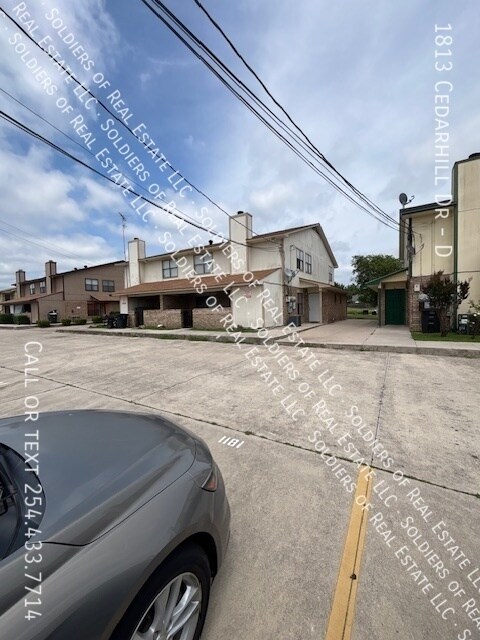 Building Photo - 1813 Cedarhill Dr