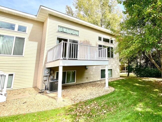 Building Photo - 7414 Bolton Way