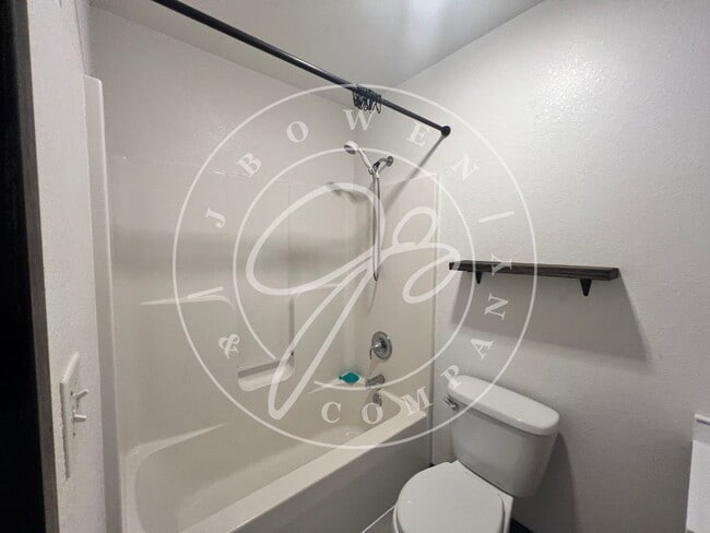 Building Photo - "Charming 3-Bedroom Home in Oregon.– Spaci...