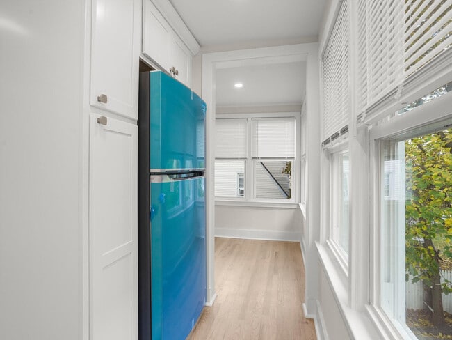 Building Photo - 21 Holcomb Ave