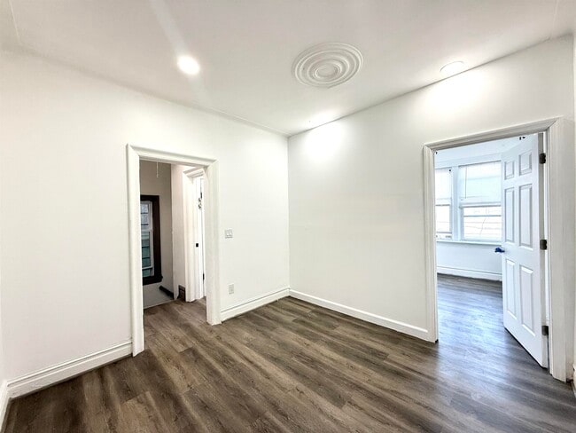 Building Photo - 275 Linden Ave
