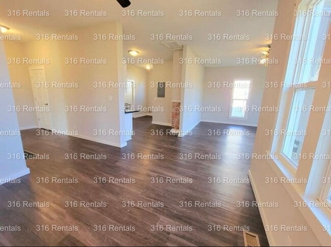 Building Photo - $1195 - 3 bed 1 bath - Single Family Home