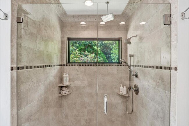 Building Photo - Boca Raton Beautifully Updated 4 Bedroom Pool Home