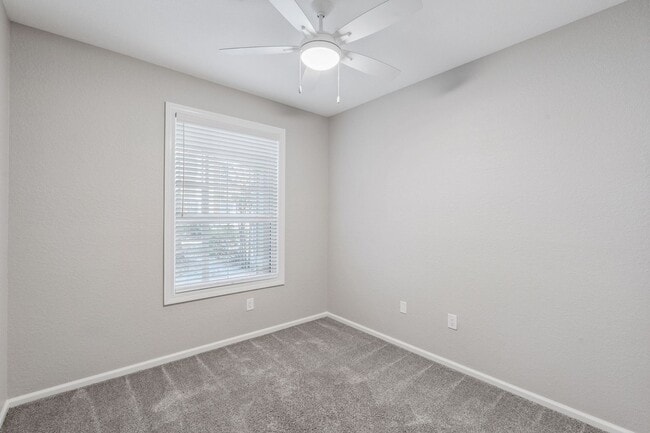 Building Photo - Upscale & renovated 3Bedrooms / 2Baths condo-unit in MetroWest community!