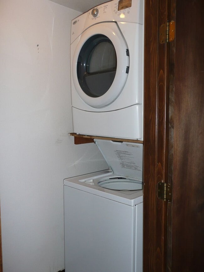 Building Photo - Independence Park 2bed two story washer & ...