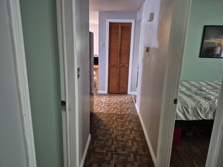 Hallway to private bedroom - 223 Garnet St