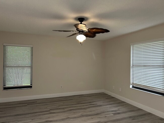 Building Photo - Water view - Pool home