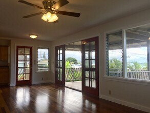 Building Photo - Kaneohe: 3 Bed, 1 Bath Duplex