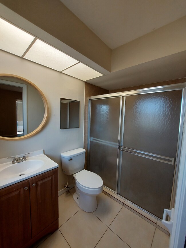 Building Photo - 801 SW 10th Pl