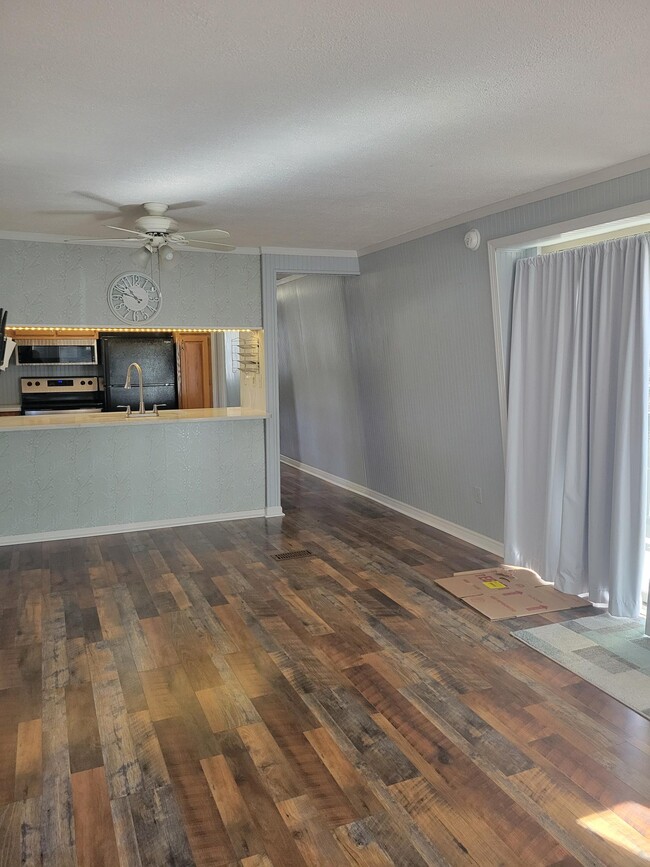 Building Photo - 133 Rugby Ct