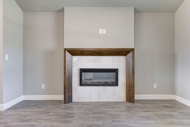 Building Photo - Brand New Home In Noble!