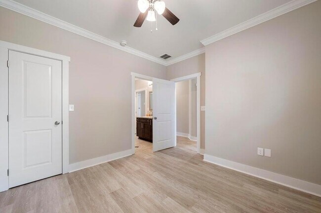 Building Photo - 834 Cannon Ln