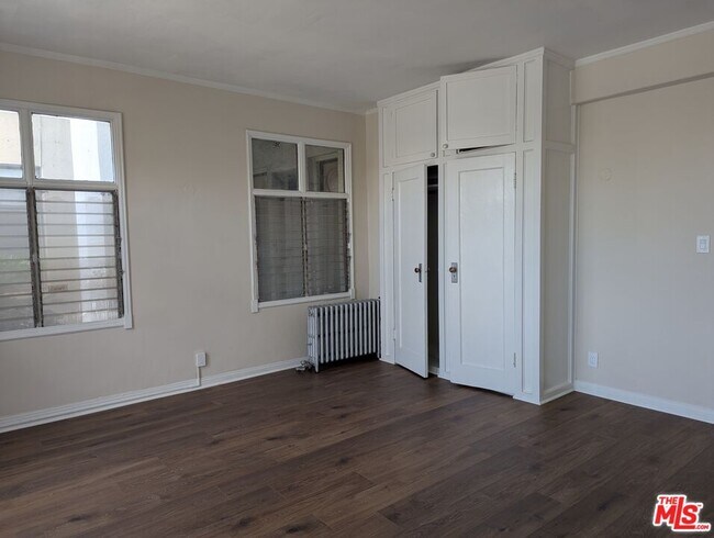 Building Photo - 634 S Gramercy Pl