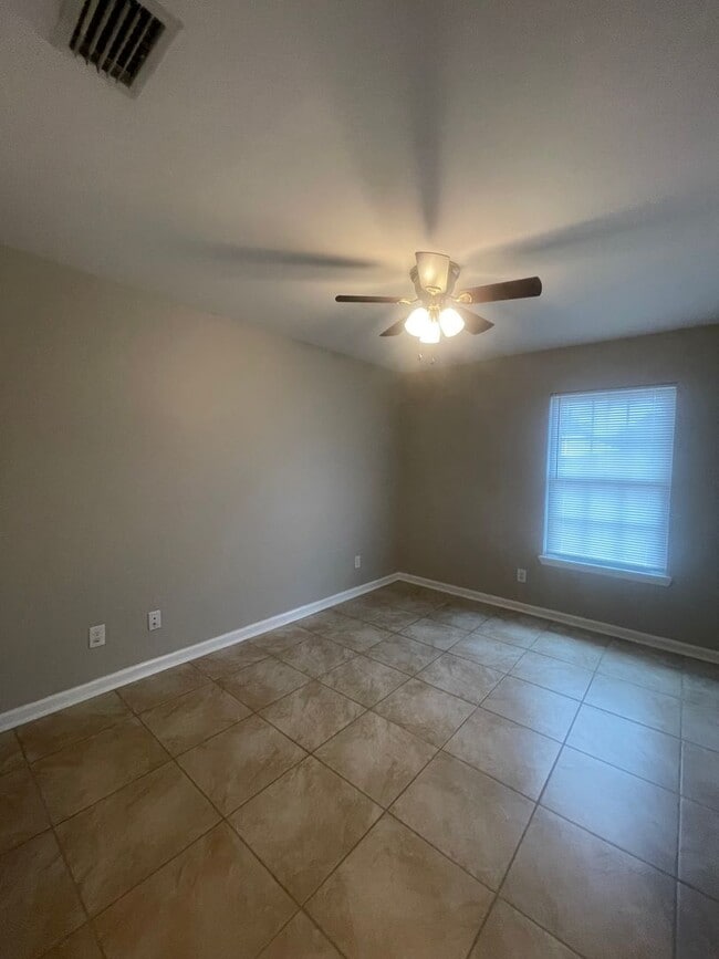 Building Photo - 108 Leeswood Cir