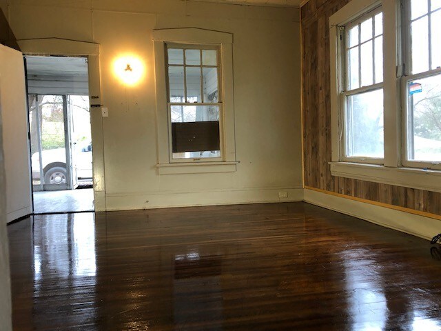 Building Photo - 2404 Hawes St