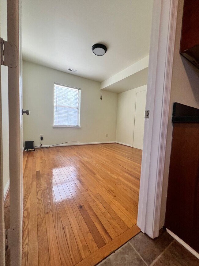 Building Photo - Great Duplex in Briarwood