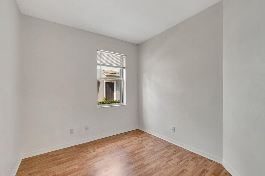 Building Photo - 3070 Grandiflora Dr