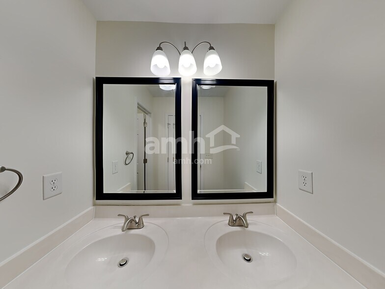 Building Photo - 12102 Hampton Place Dr