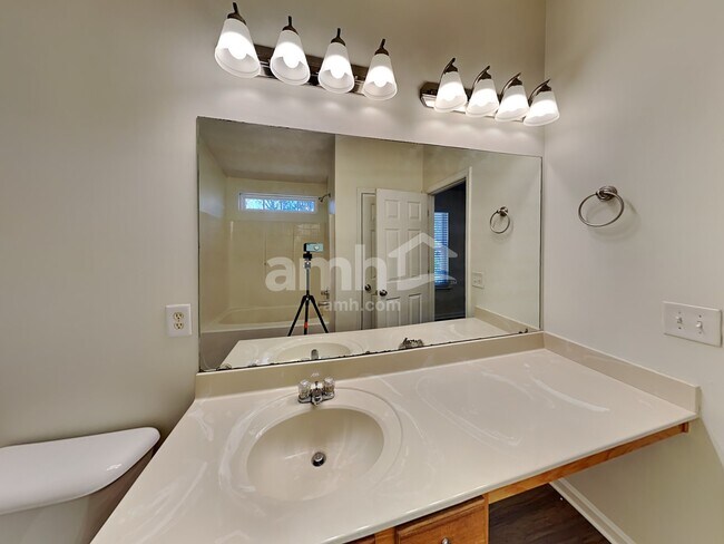 Building Photo - 330 Meadows Ln