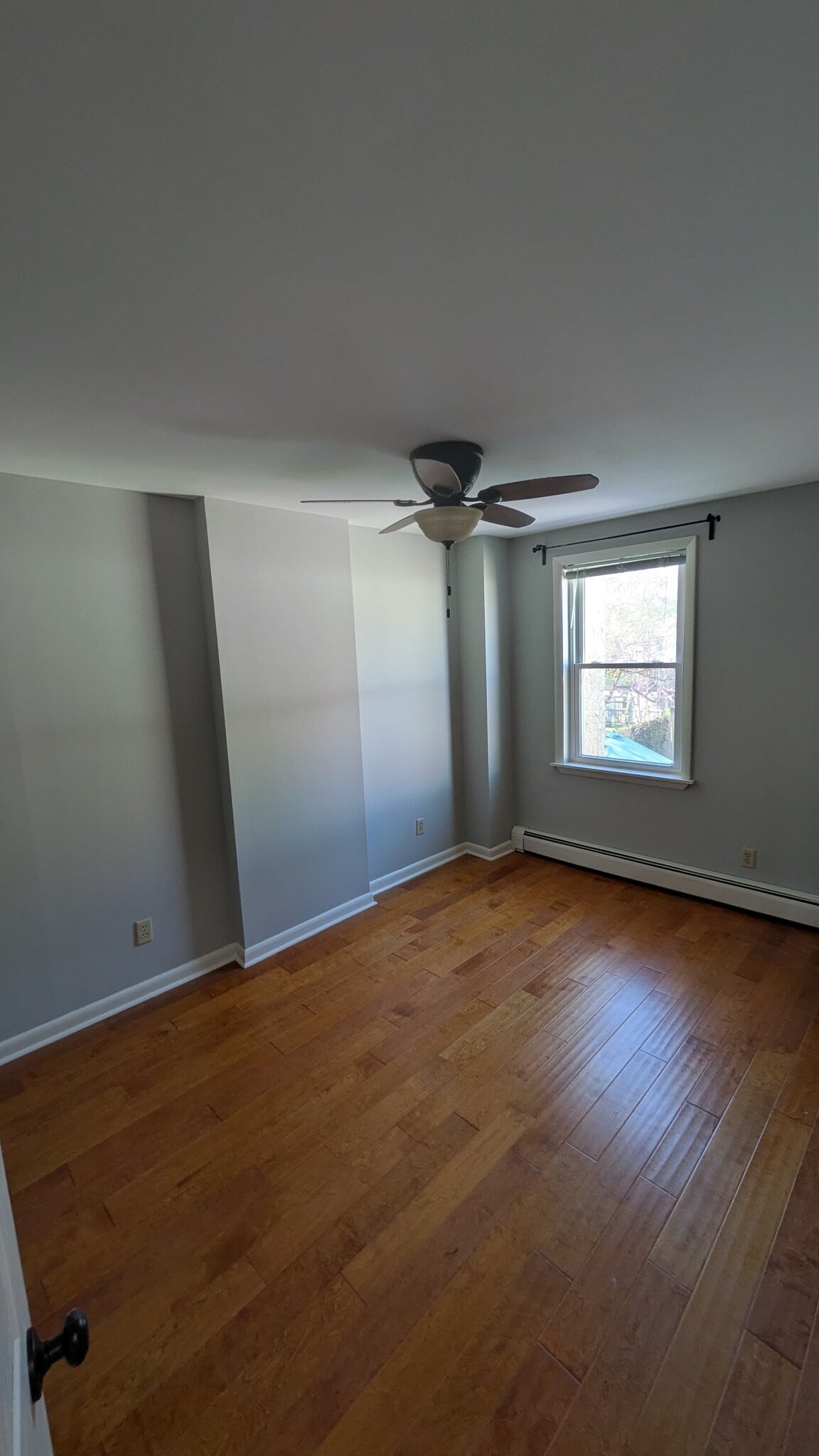 Building Photo - 624 E Hector St