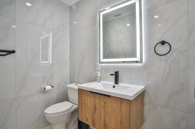 Building Photo - Fully Furnished 3BR Home in Long Beach W/ Appliances