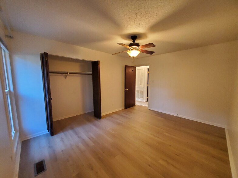 Building Photo - 3 Baytree Ct