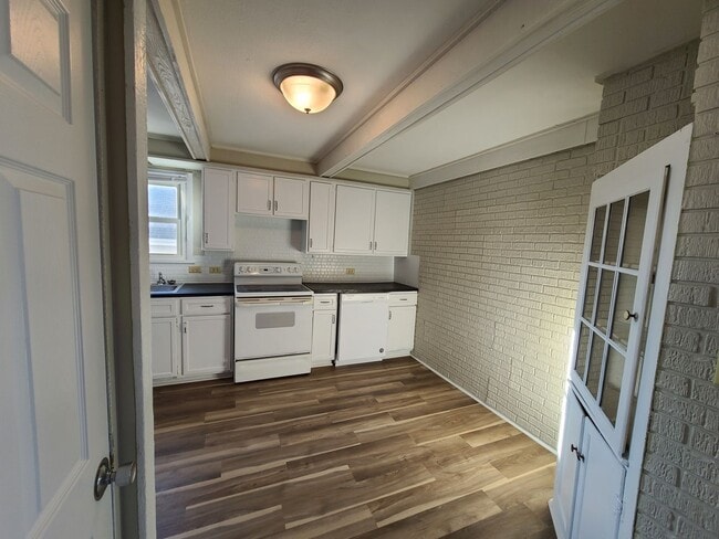 Building Photo - 2 Bedroom Home in Normal